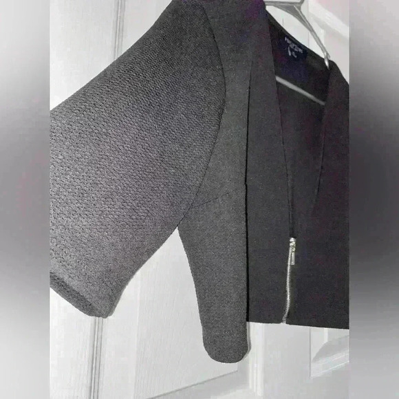 💜 Black Textured Front Zipping Cover Up Top - Picture 1 of 5